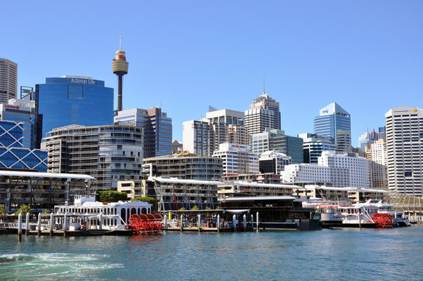 Einfahrt mit der Fähre in den Darling Harbour