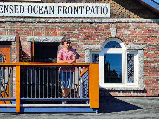 Hotel 'The Inn At Tough City', Tofino - 'Julia auf dem Balkon...'