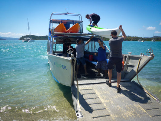 Shute Harbour (Hafen von Airlie Beach) - unsr Boot wird beladen