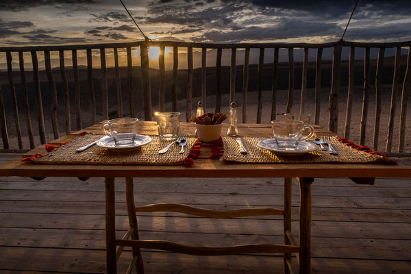 'Nkhila Lodge' - Frühstück auf der Zelt-Terrasse