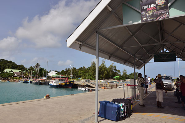 La Passe, Hafen - vor der Fährüberfahrt nach Praslin