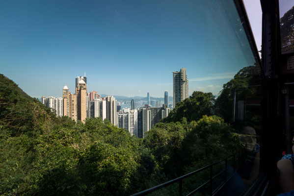 im Peak Tram auf dem Weg zum Victoria Peak