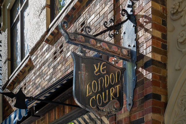Perth - London Court