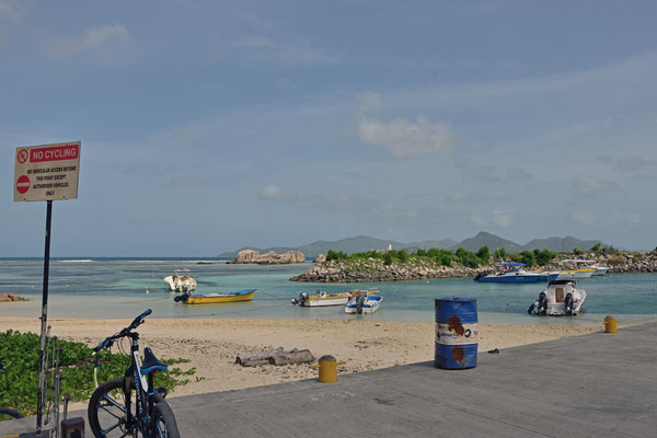 La Passe, Hafen - vor der Fährüberfahrt nach Praslin