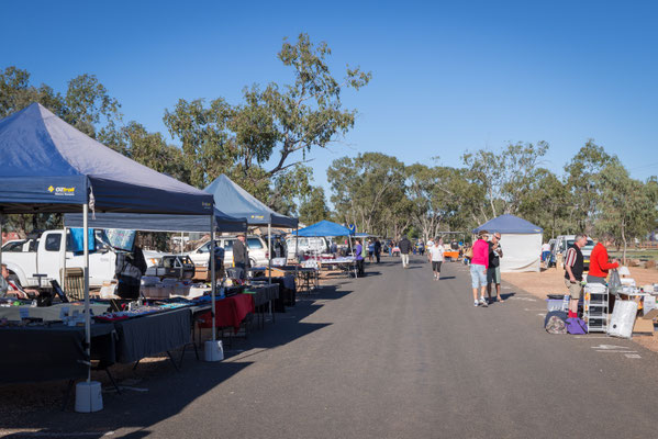 Lightning Ridge Sunday Market