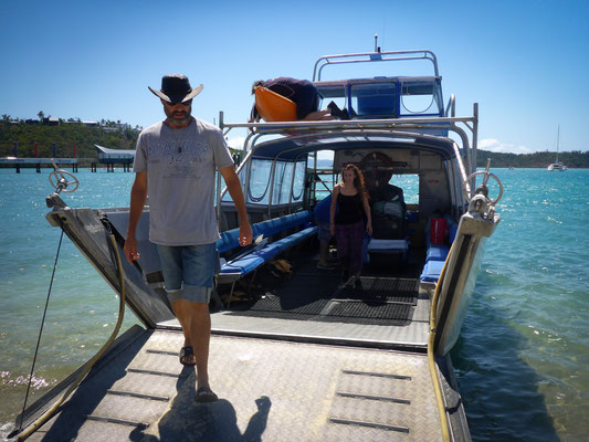 Shute Harbour (Hafen von Airlie Beach) - unser Boot wird beladen