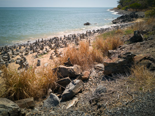 Captain Cook Highway - Pebbly Beach