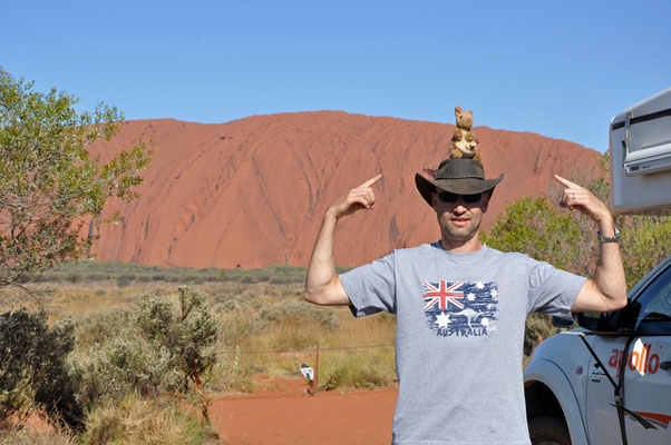 Uluru - von der Sunset Vewing Area aus - das Maskottchen ist auch hier!