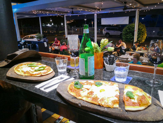 Airlie Beach - Pizza am Abend