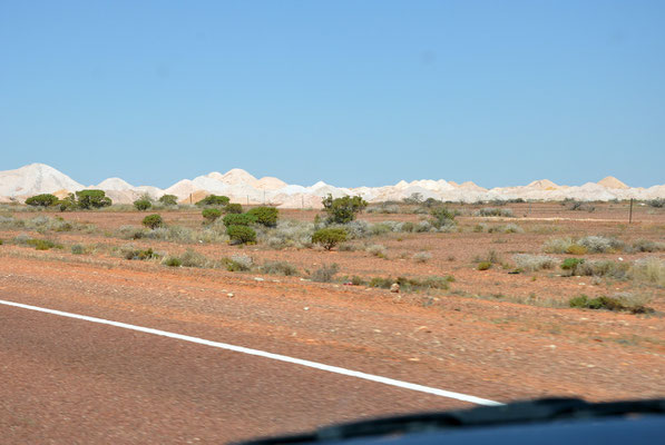 Auf dem Stuart Highway vor Coober Pedy