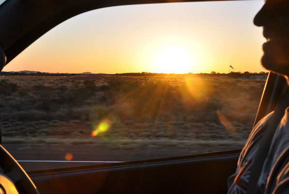 Auf dem Stuart Highway Richtung Süden - es wird Abend