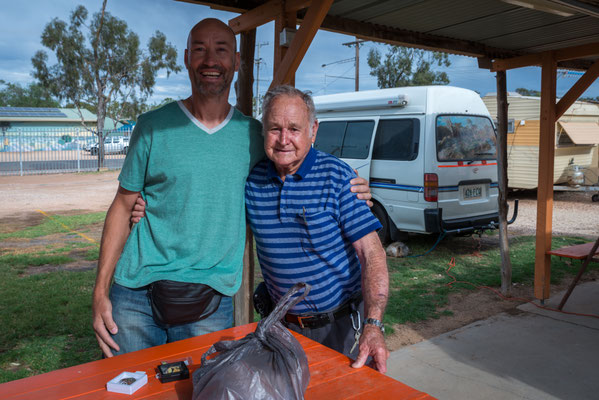 Crocodile Caravan Park, Lightning Ridge - Opale verbinden...