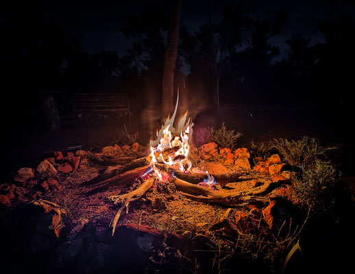 Outback Queensland - Opalmine - Besuch bei Michael und Lorrae - am Lagerfeuer