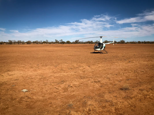 keine Autos anzutreffen, dafür ein verlassener Helikopter