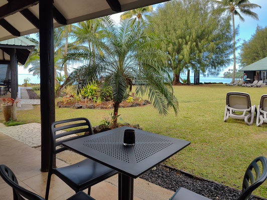 Muri Beach Village, unser Bungalow mit Blick in den Garten und zum Strand