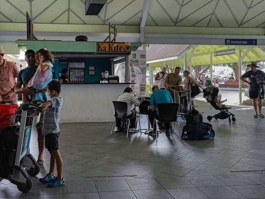 Flughafen Rarotonga - vor dem Flug nach Auckland/Sydney