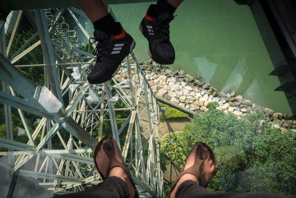 Ngong Ping Cable Car zum Big Buddha - Glasbodenkabine
