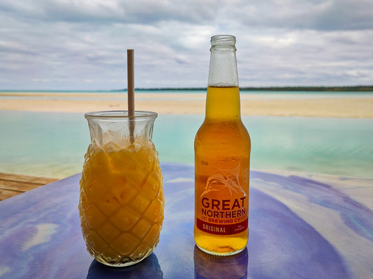 Aitutaki Village - eine Erfrischung im 'Blue Lagoon Restaurant & Bar'