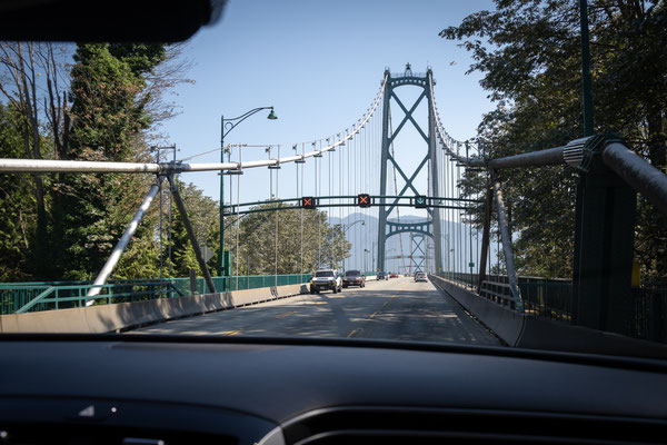 mit dem Auto durch die Stadt - Lions Gate Bridge, Stanley Park