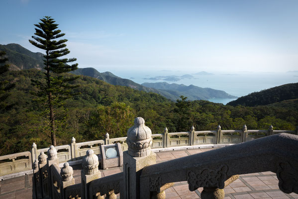 beim Big Buddha - Aussicht zur Südküste von Hong Kong Island