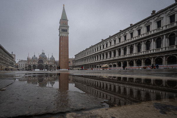 Venedig - Markusplatz im Regen