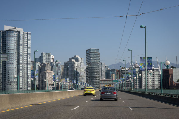 mit dem Auto durch die Stadt - Cambie Bridge