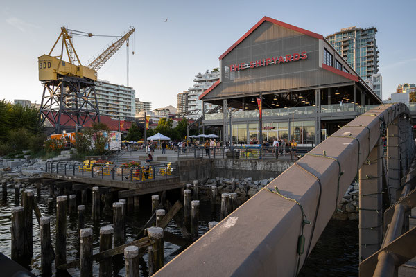 Lonsdale Quay, North Vancouver - 'Burrard Dry Dock Crane' und 'St. Roch Landing'