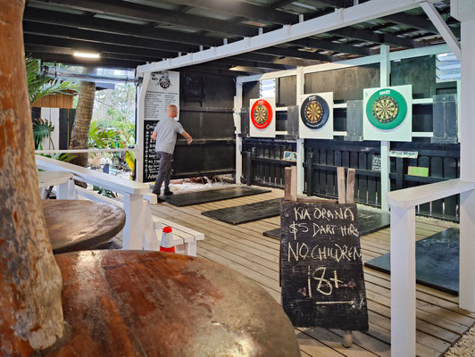 Nachtessen im 'Charlie's Raro' - Dart