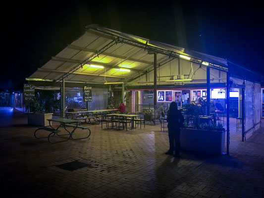 Lightning Ridge - Miner's Bar am Abend