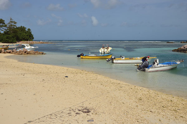 La Passe, Hafen - vor der Fährüberfahrt nach Praslin