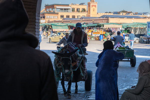 Marrakesch - einer der vielen 'Eingänge' zum grossen Platz 'Djemaa El Fna'