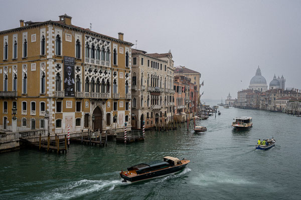 Venedig - Aussicht von der Ponte dell'Accademia zur Basilica di Santa Maria della Salute