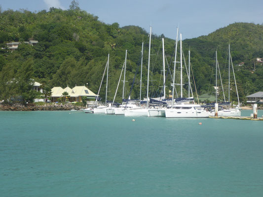 Praslin Hafeneinfahrt