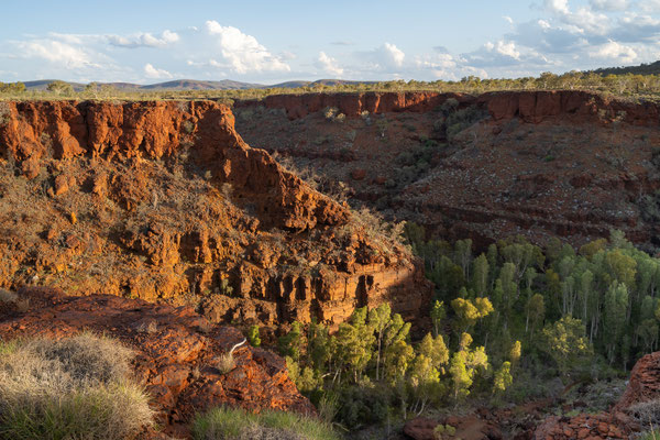 Karijini Nationalpark - Dales Gorge Rim Walk in der Goldenen Stunde