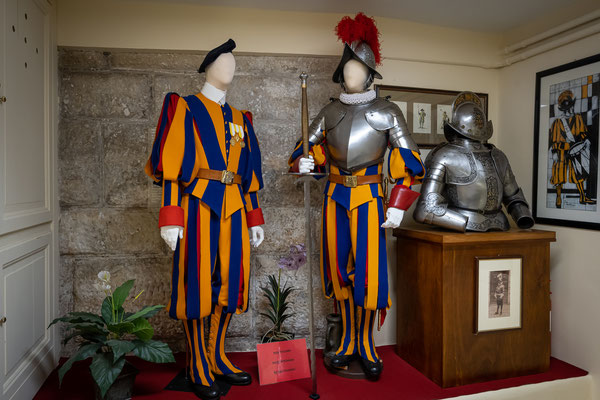 Vatikan Rom - bei der Schweizer Garde zu Besuch - Waffenkammer