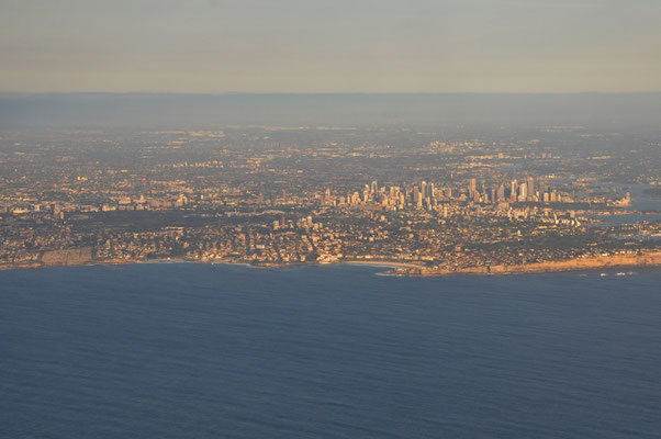 Anflug auf Sydney, Bondi Beach im Vordergrund