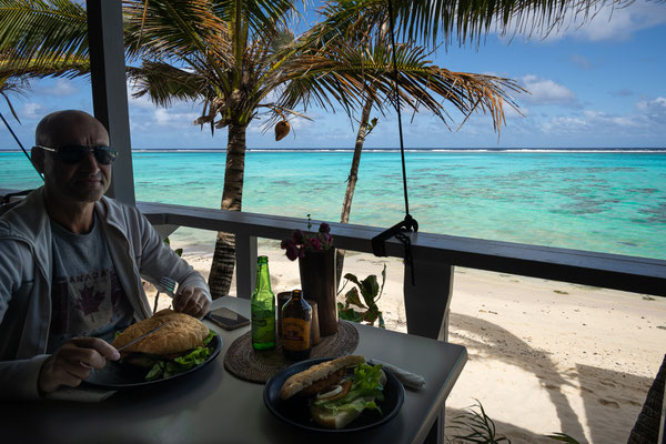 Restaurant 'Charlie's Raro' - Mittagessen