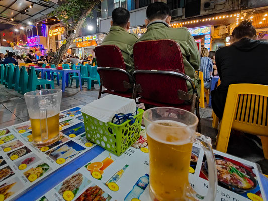 Hanoi - Old Town - das 'Bia Hoi' der Beer Street