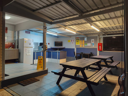 Fremantle Village Holiday Park - Camp Kitchen
