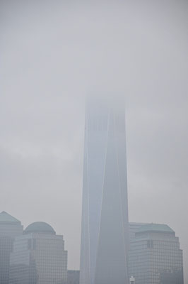 Von der Fähre aus: Wolkenkratzer (im wahrsten Sinne des Wortes)