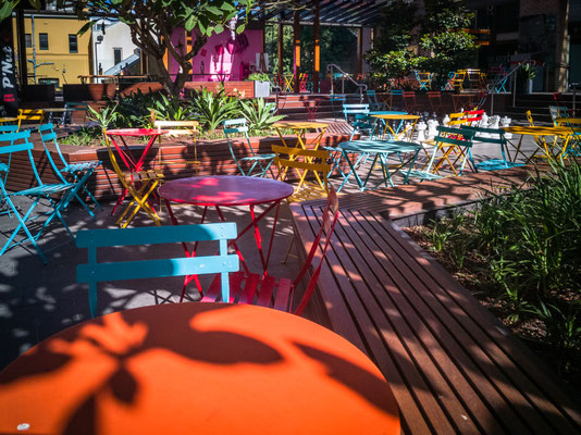 The Rocks - farbenfrohes Restaurant im Retro-Stil