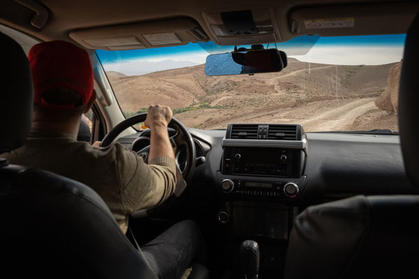 Taxifahrt zum 'Nkhila Camp' in der Wüste Agafay