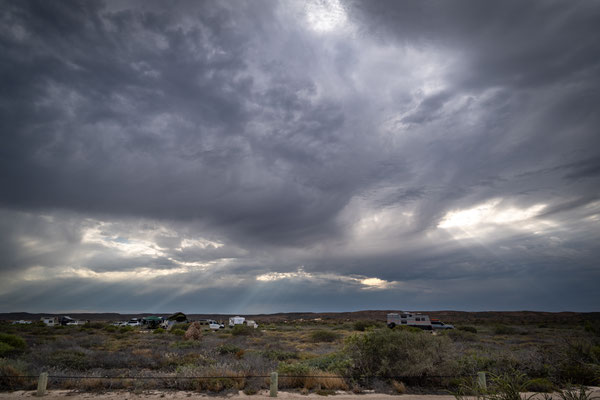 Osprey Bay, Cape Range Nationalpark - Unwetter über dem Campingplatz
