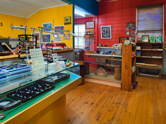 Eulo Queen Opal Centre