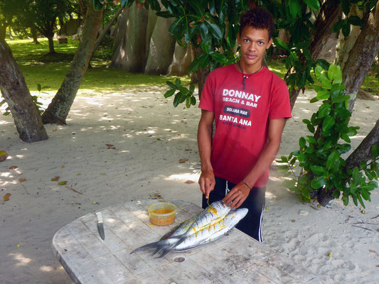 Big Sister Island - Zubereitung Mittagessen