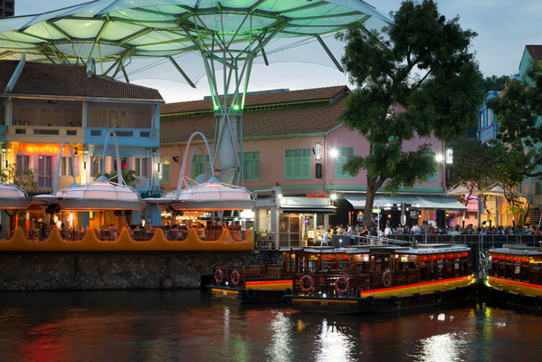 Aussicht auf Clarke Quay bei Nacht