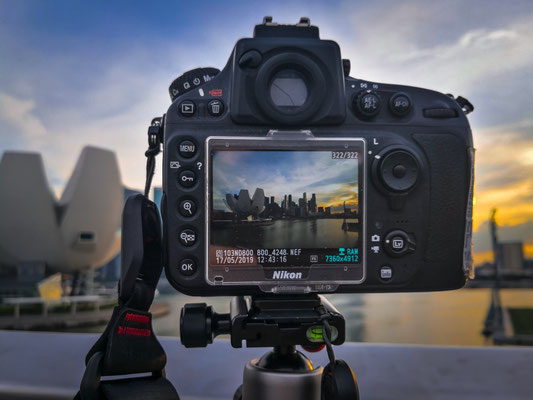 Sonnenuntergang fotografieren - Skyline von der Helix Bridge aus gesehen
