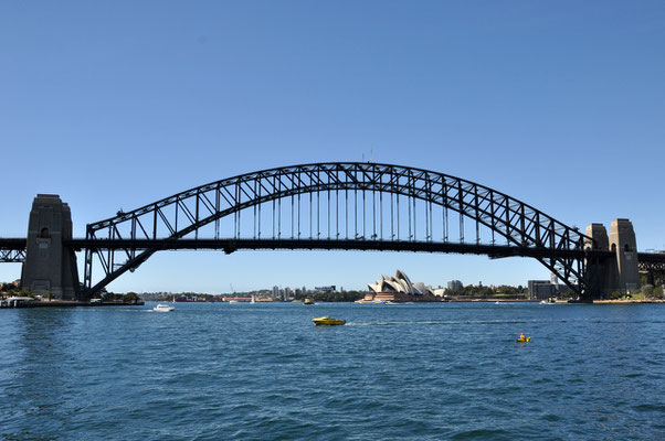 Harbour Bridge und Opera von der Fähre (Circular Quay-Darling Harbour) aus