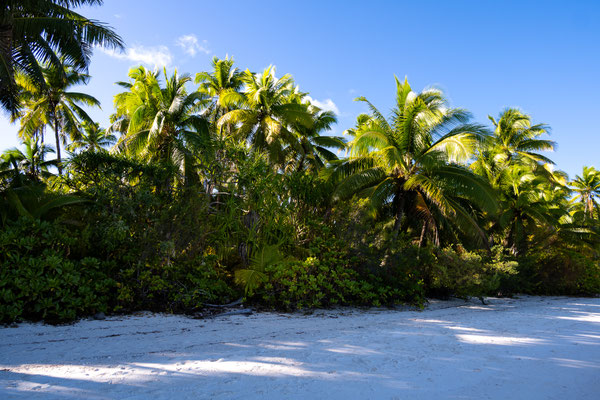 Aitutaki Lagoon - Akaiami Island