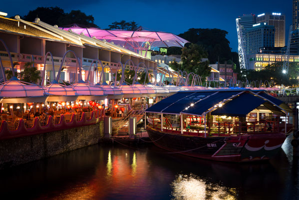 Aussicht auf Clarke Quay bei Nacht